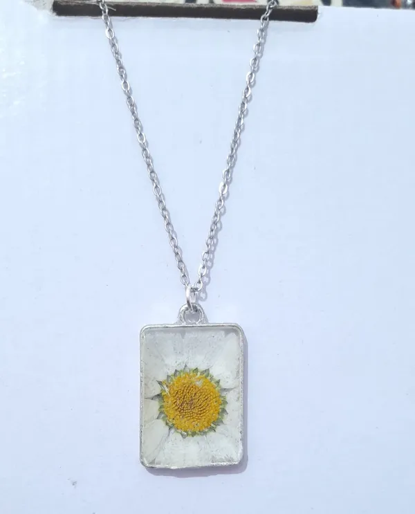 Silver_Tone_Floral_Pendant_Necklace_for_Women