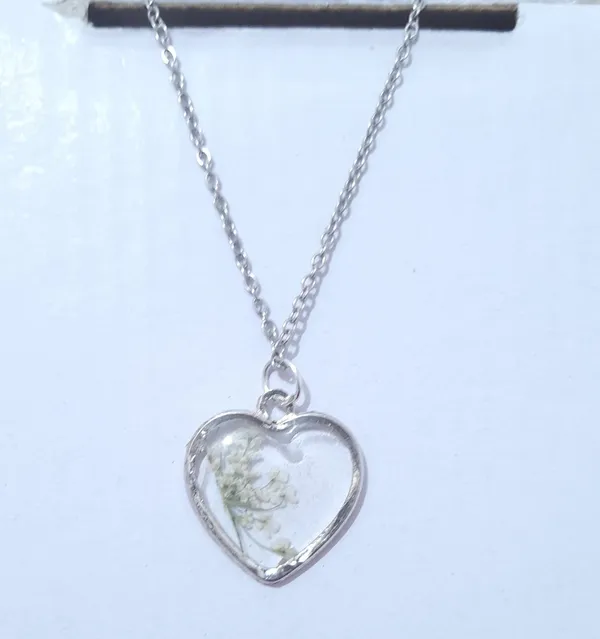 Silver_Tone_Resin_Floral_Heart_Pendant_Necklace_For_Women