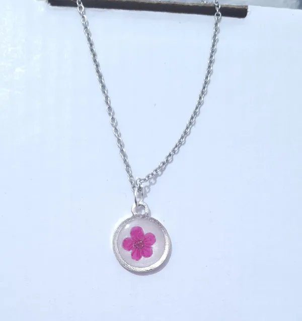 Silver-Tone_Floral_Pendant_Necklace_for_Women