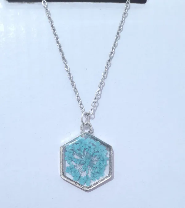 Silver_And_Blue_Resin_Floral_Hexagonal_Pendant_Necklace_For_Women