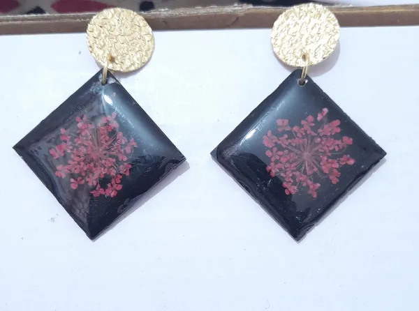 Black_Resin_Floral_Diamond_Drop_Earrings_For_Women