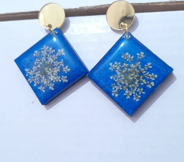 Blue_Resin_Floral_Square_Drop_Earrings_For_Women