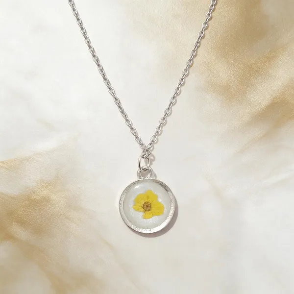 Silver_Tone_Resin_Yellow_Floral_Round_Pendant_Necklace_For_Women
