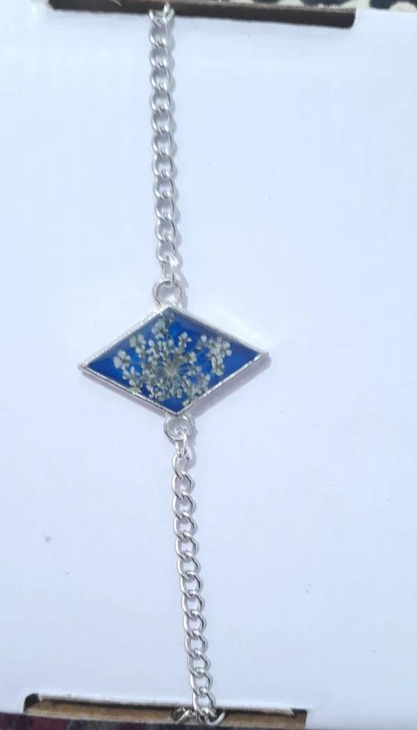 Silver_And_Blue_Resin_Floral_Diamond_Charm_Chain_Bracelet_For_Women