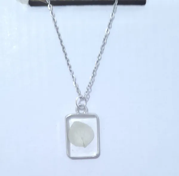 Silver_Tone_Rectangular_Pendant_Necklace