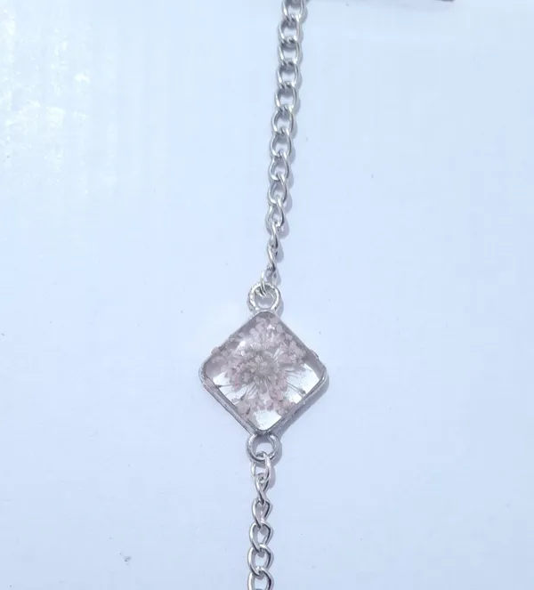 Silver_Brass_Resin_Floral_Square_Charm_Bracelet_For_Women