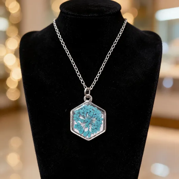Silver_And_Blue_Resin_Floral_Hexagonal_Pendant_Necklace_For_Women