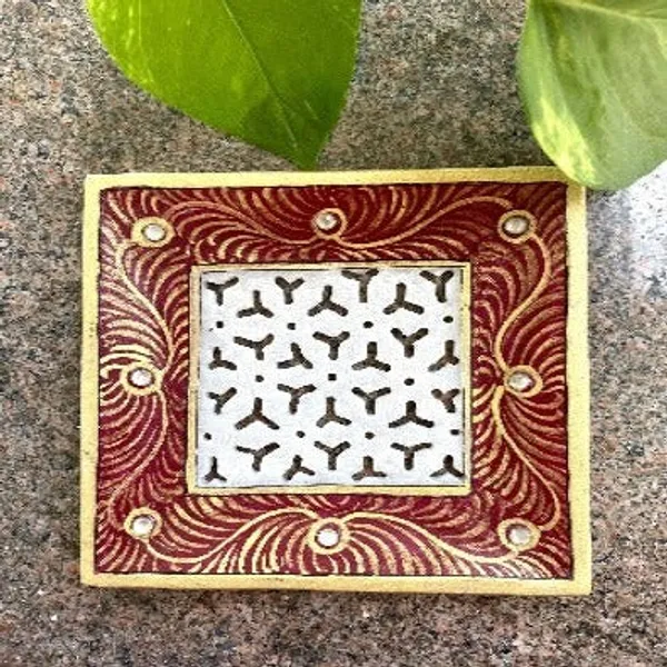 Hand_Painted_Marble_Soap_Dish_With_Carving_Square