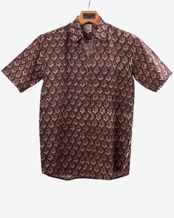 Hand_Blockprinted_Cotton_Half_Sleeve_Shirt_For_Men_Regular_Fit_Black_Floral