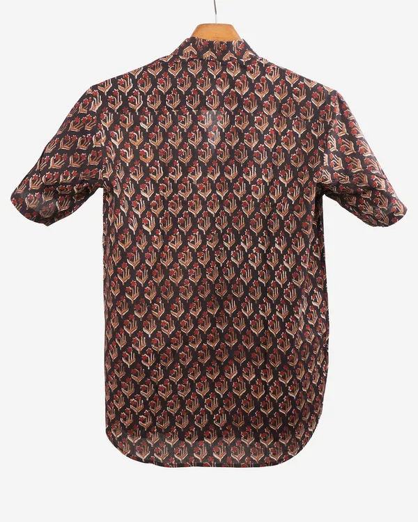 Hand_Blockprinted_Cotton_Half_Sleeve_Shirt_For_Men_Regular_Fit_Black_Floral