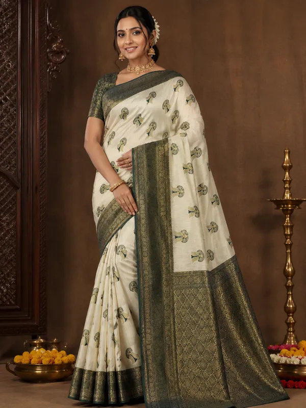 Royal_Ivory_And_Crimson_Banarasi_Silk_Zari_Weave_Saree