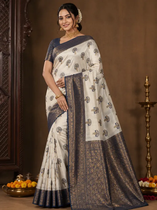 Royal_Ivory_And_Crimson_Banarasi_Silk_Zari_Weave_Saree