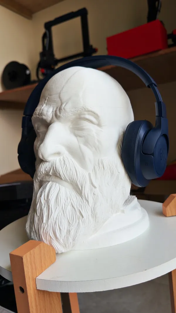 KRATOS_HEADPHONE_STAND