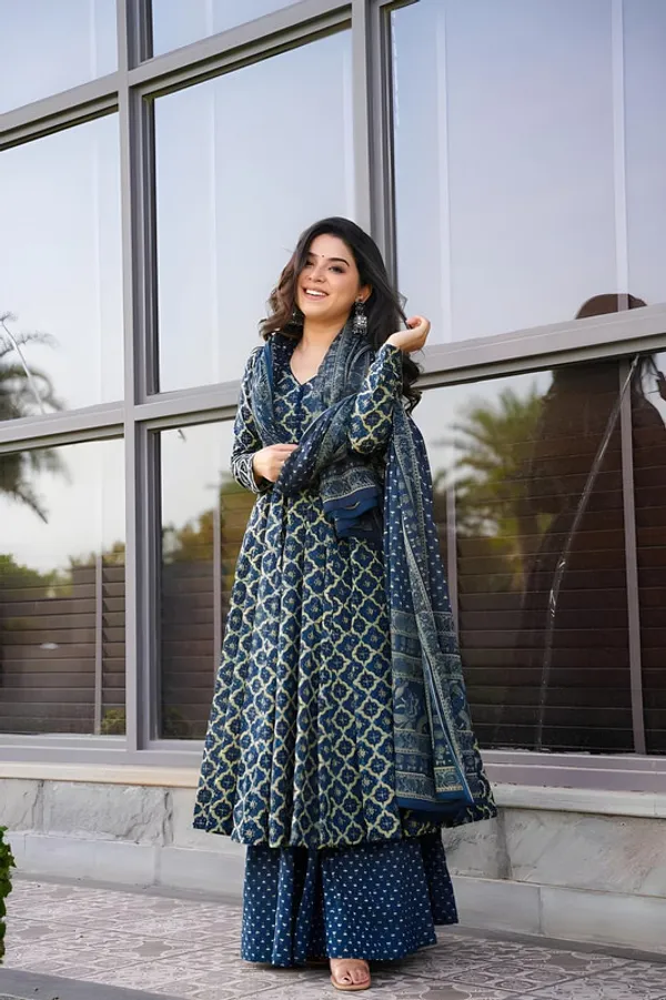 Women's_Rayon_Printed_Anarkali_Kurta_Pant_With_Dupatta