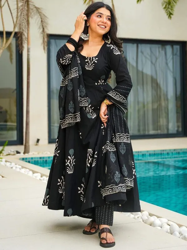 Women's_Rayon_Printed_Anarkali_Kurta_Pant_With_Dupatta