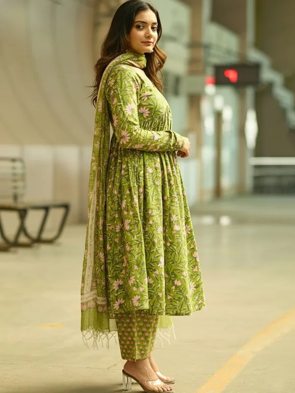 Women's_Rayon_Printed_Anarkali_Kurta_Pant_With_Dupatta