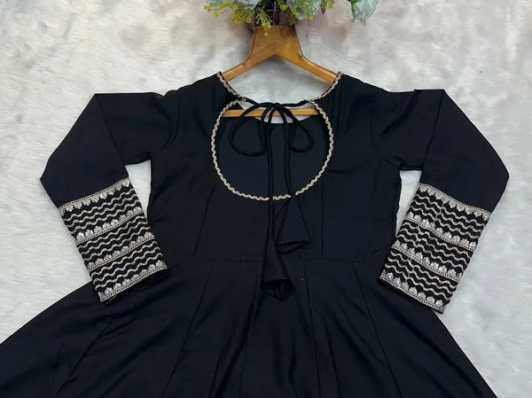Women's_Black_Rayon_Embroidered_Anarkali_Suit_Set__Set_With_Dupatta