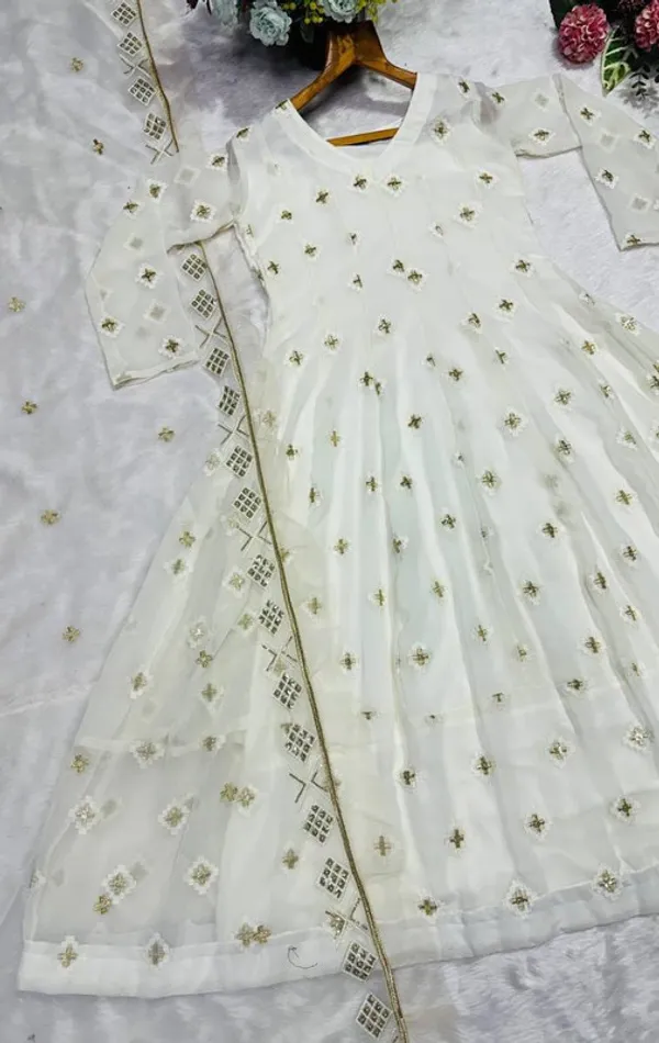 Women's_Faux_Blooming_Embroidery_Anarkali_Kurta_Pant_With_Dupatta