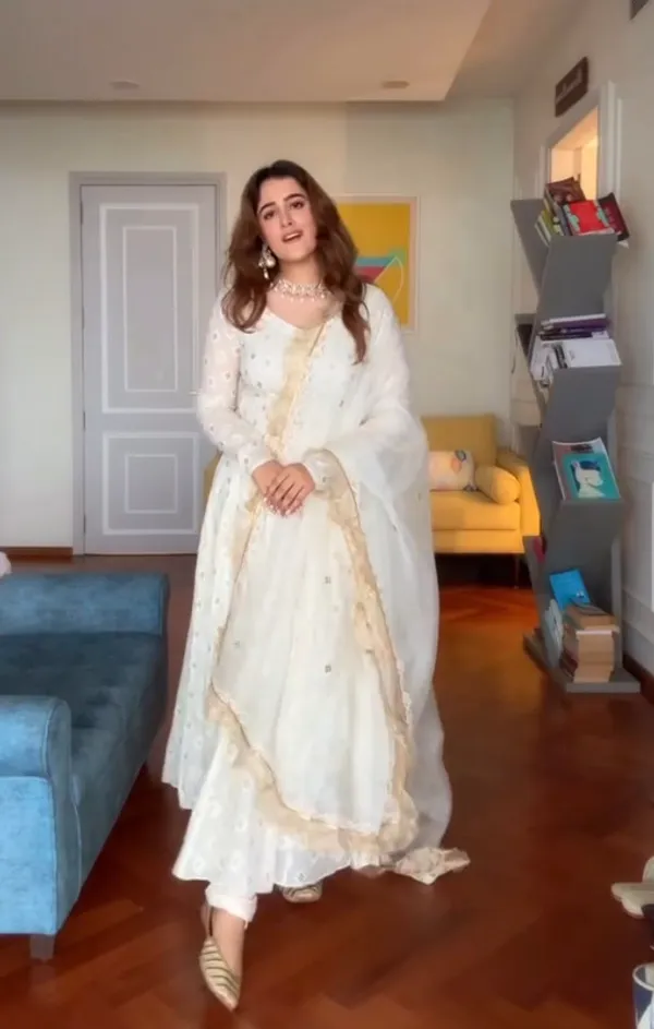 Women's_Faux_Blooming_Embroidery_Anarkali_Kurta_Pant_With_Dupatta