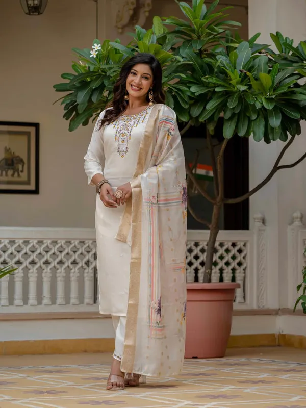 Women's_Roman_Silk_Embroidery_Straight_Kurta_Pant_With_Dupatta