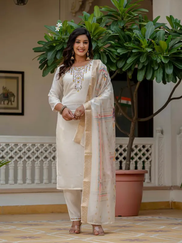 Women's_Roman_Silk_Embroidery_Straight_Kurta_Pant_With_Dupatta