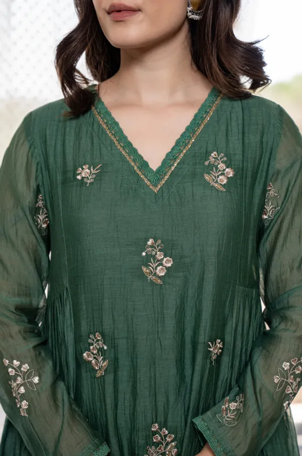 Women_Chanderi_Silk_Embroidery_Kurta_Pant_Set_With_Dupatta