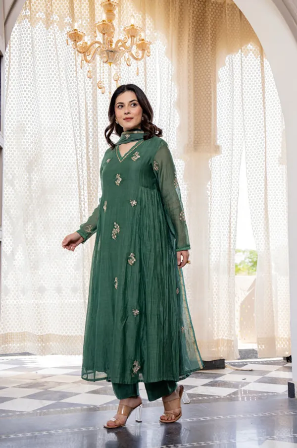 Women_Chanderi_Silk_Embroidery_Kurta_Pant_Set_With_Dupatta
