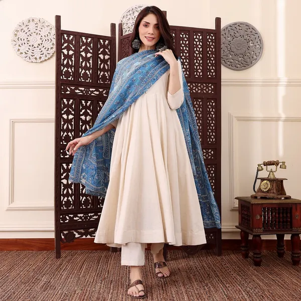 Women_Chanderi_Silk_Embroidery_Kurta_Pant_Set_With_Dupatta