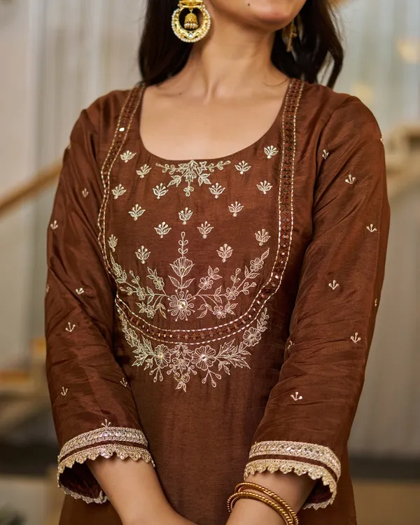 Women_Vichitra_Silk_Embroidery_Kurta_Pant_Set_With_Dupatta
