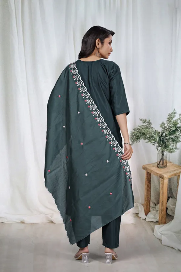 Women_Cotton_Embroidery_Kurta_Pant_Set_With_Dupatta