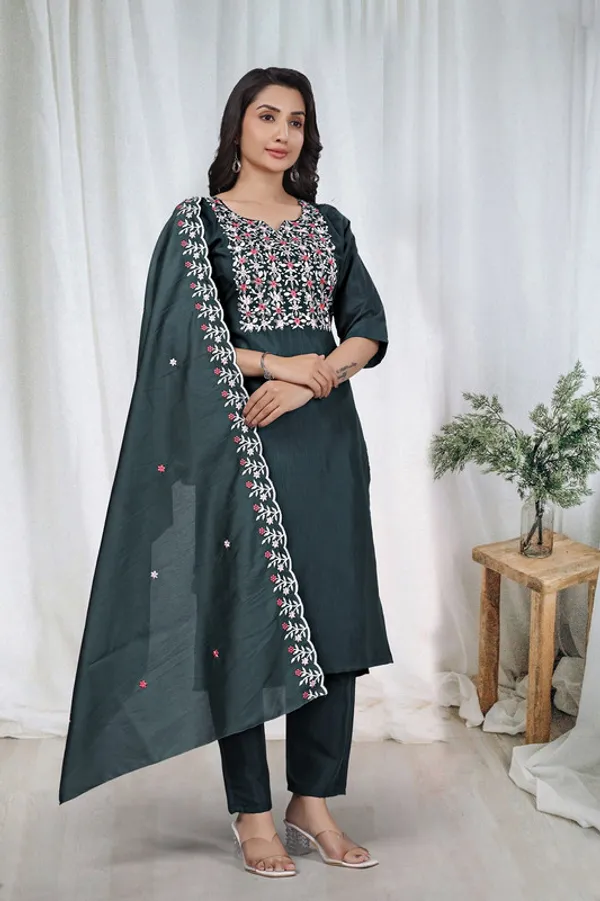 Women_Cotton_Embroidery_Kurta_Pant_Set_With_Dupatta