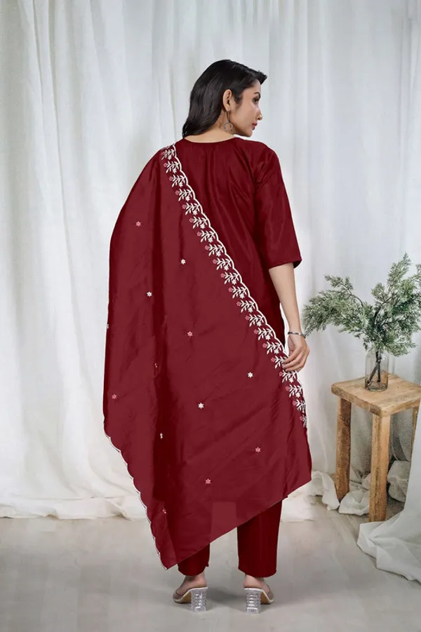 Women_Orange_Verical_Cotton_Embroidery_Kurta_Pant_Set_With_Dupatta