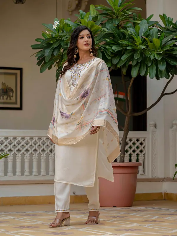 Women_Roman_Silk_Embroidery_Kurta_Pant_Set_With_Dupatta