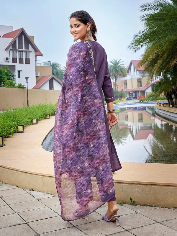 Women's_Silk_Blend_Embroidery_Straight_Kurta_Pant_With_Dupatta
