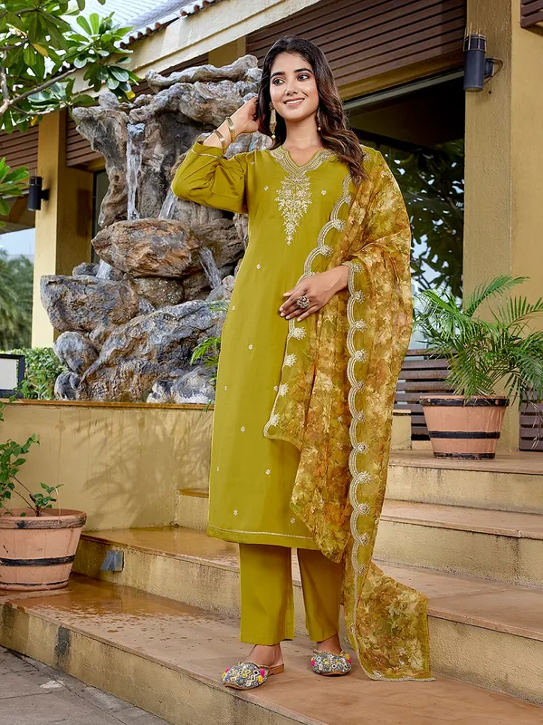 Women's_Viscose_Chanderi_Embroidery_Straight_Kurta_Pant_With_Dupatta