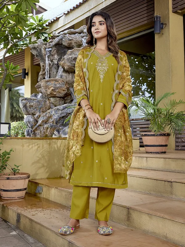 Womens_Viscose_Chanderi_Embroidery_Straight_Kurta_Pant_With_Dupatta
