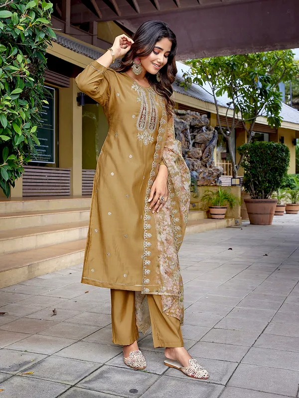 Women's_Viscose_Chanderi_Embroidery_Straight_Kurta_Pant_With_Dupatta