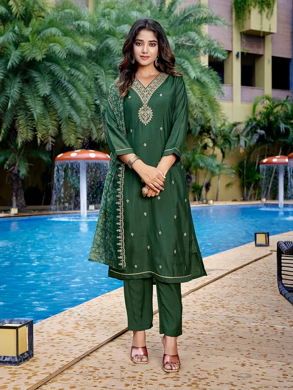 Women's_Viscose_Chanderi_Embroidery_Straight_Kurta_Pant_With_Dupatta
