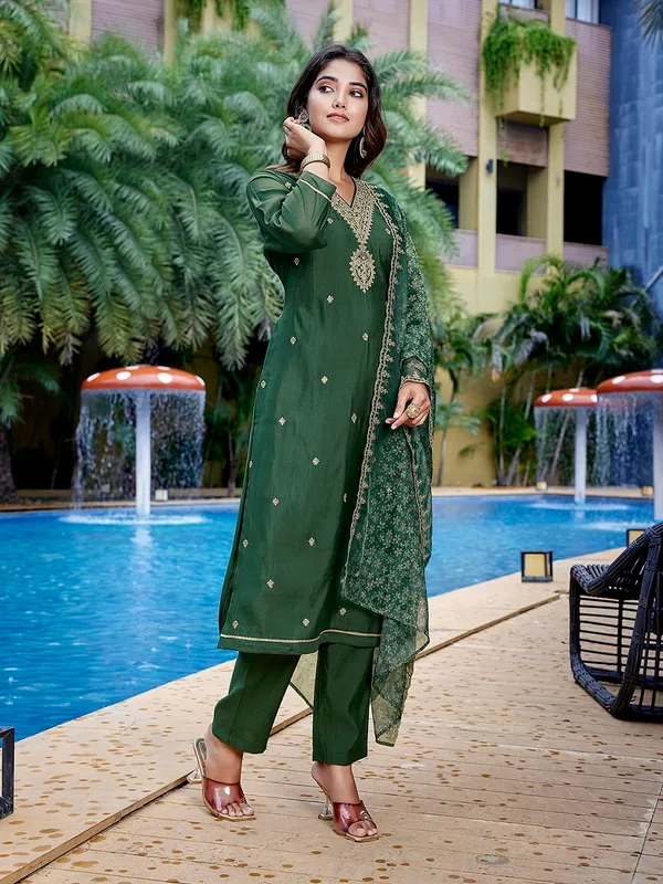 Women's_Viscose_Chanderi_Embroidery_Straight_Kurta_Pant_With_Dupatta