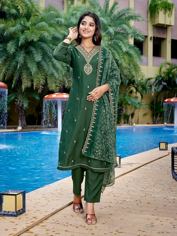 Women's_Viscose_Chanderi_Embroidery_Straight_Kurta_Pant_With_Dupatta