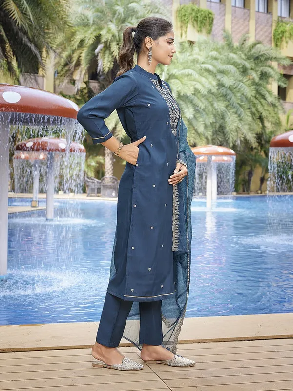 Women's_Viscose_Chanderi_Embroidery_Straight_Kurta_Pant_With_Dupatta