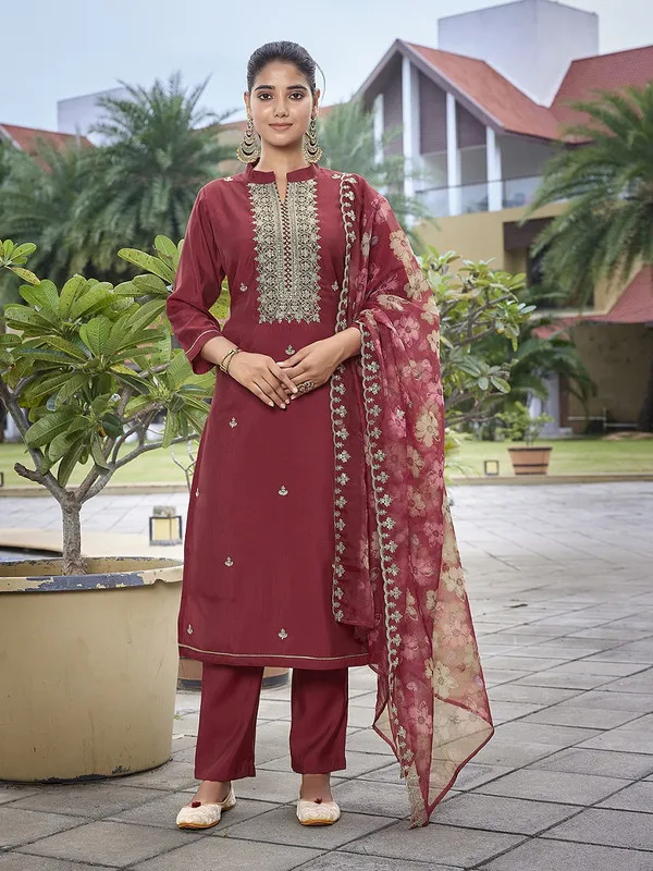 Women's_Viscose_Chanderi_Embroidery_Straight_Kurta_Pant_With_Dupatta