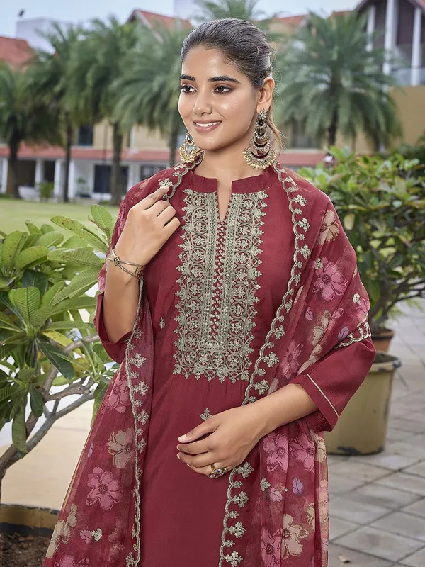 Women's_Viscose_Chanderi_Embroidery_Straight_Kurta_Pant_With_Dupatta