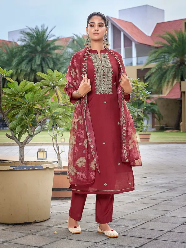 Womens_Viscose_Chanderi_Embroidery_Straight_Kurta_Pant_With_Dupatta