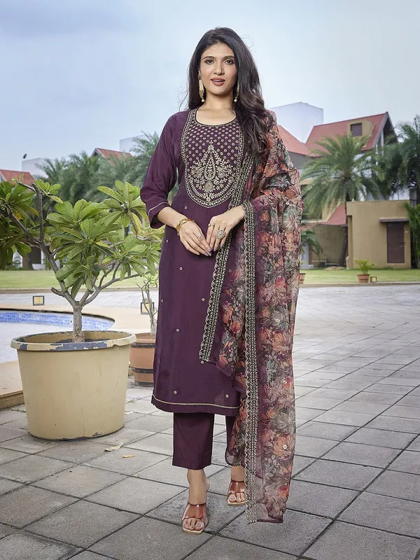 Women's_Viscose_Chanderi_Embroidery_Straight_Kurta_Pant_With_Dupatta