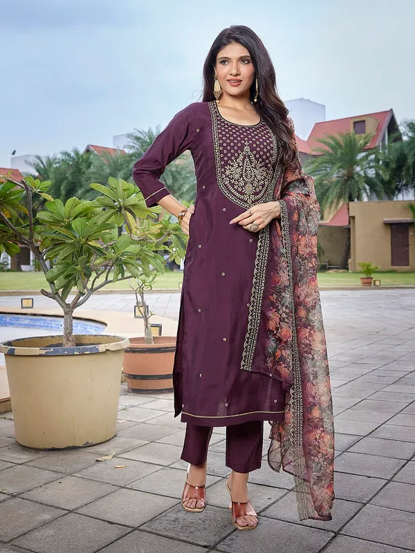 Women's_Viscose_Chanderi_Embroidery_Straight_Kurta_Pant_With_Dupatta