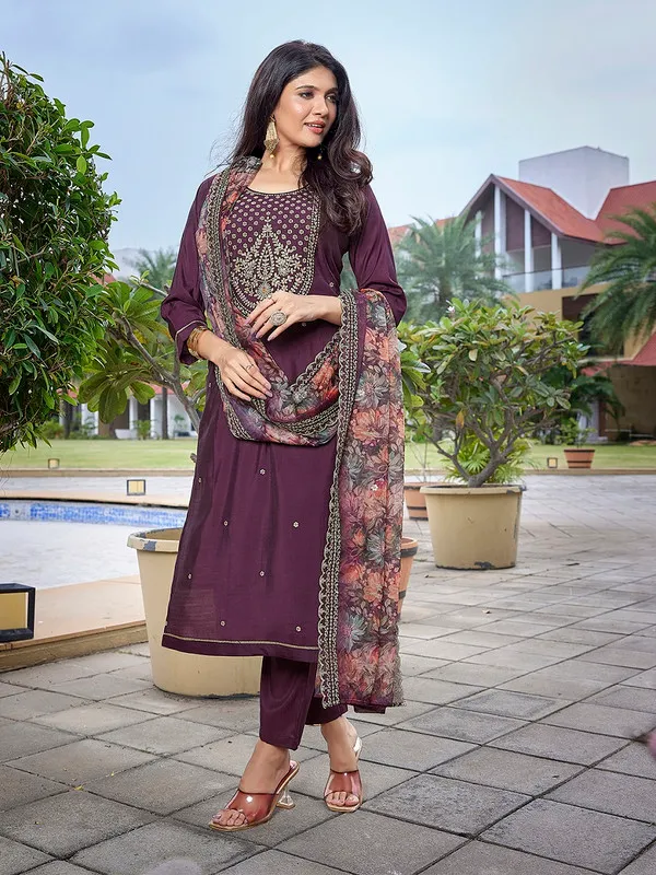 Women's_Viscose_Chanderi_Embroidery_Straight_Kurta_Pant_With_Dupatta