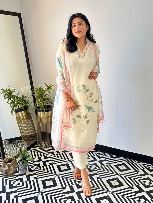 Women's_Organza_Printed_Straight_Kurta_Pant_With_Dupatta