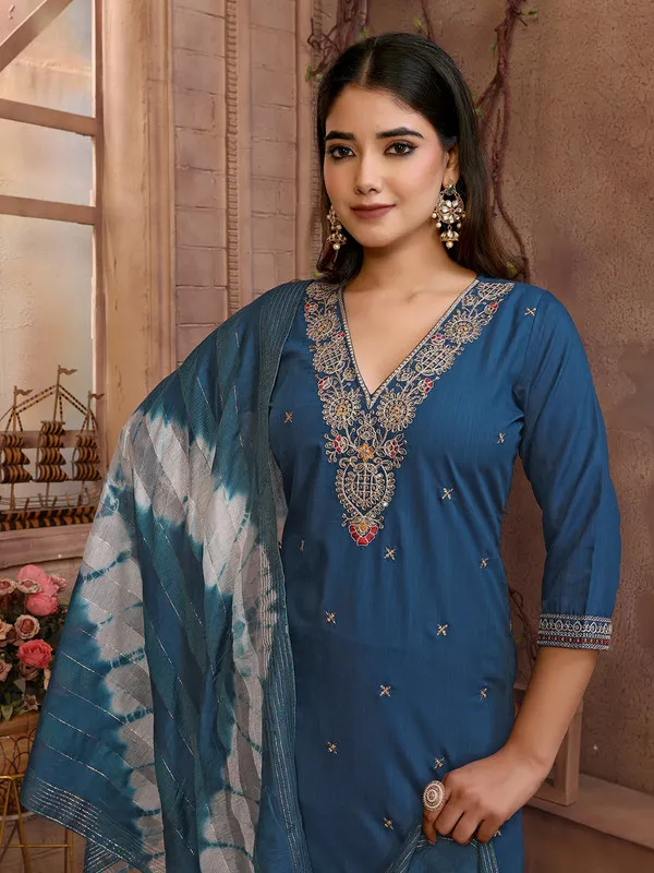 Women's_Viscose_Embroidery_Straight_Kurta_Pant_With_Dupatta
