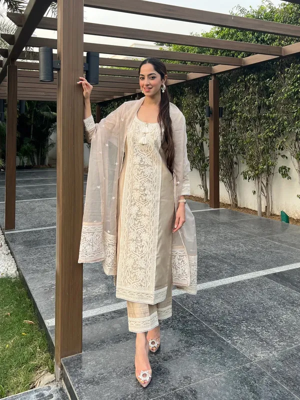 Women's_Chanderi_Embroidery_Straight_Kurta_Pant_With_Dupatta